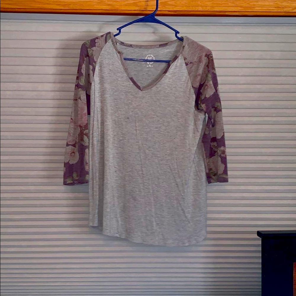 Mid sleeved shirt